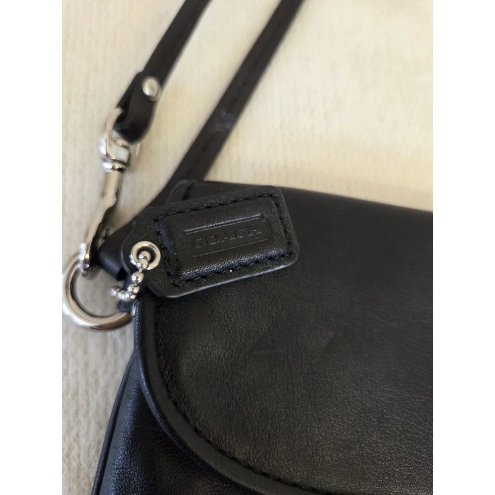 Coach Black Bleecker Leather Gathered Bottom Clutch Wristlet Minimalist